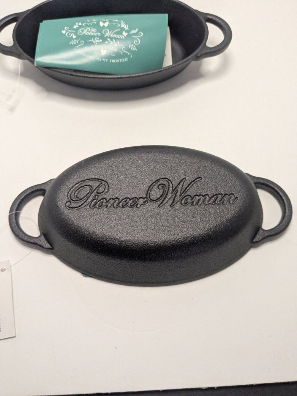 The Pioneer Woman 2 Cast Iron Oval Au Gratin Single Serve Baking Dishes New - Picture 3 of 5